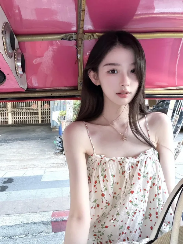 蓝语婷 - 迪拜 Profile
