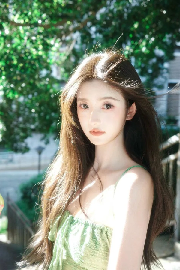 江语 - 新加坡 Escort Model